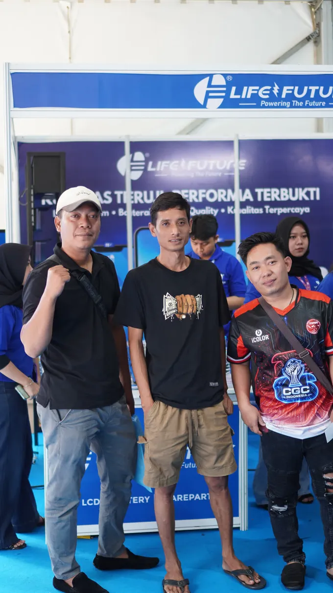 Pengunjung booth Life Future di CGC